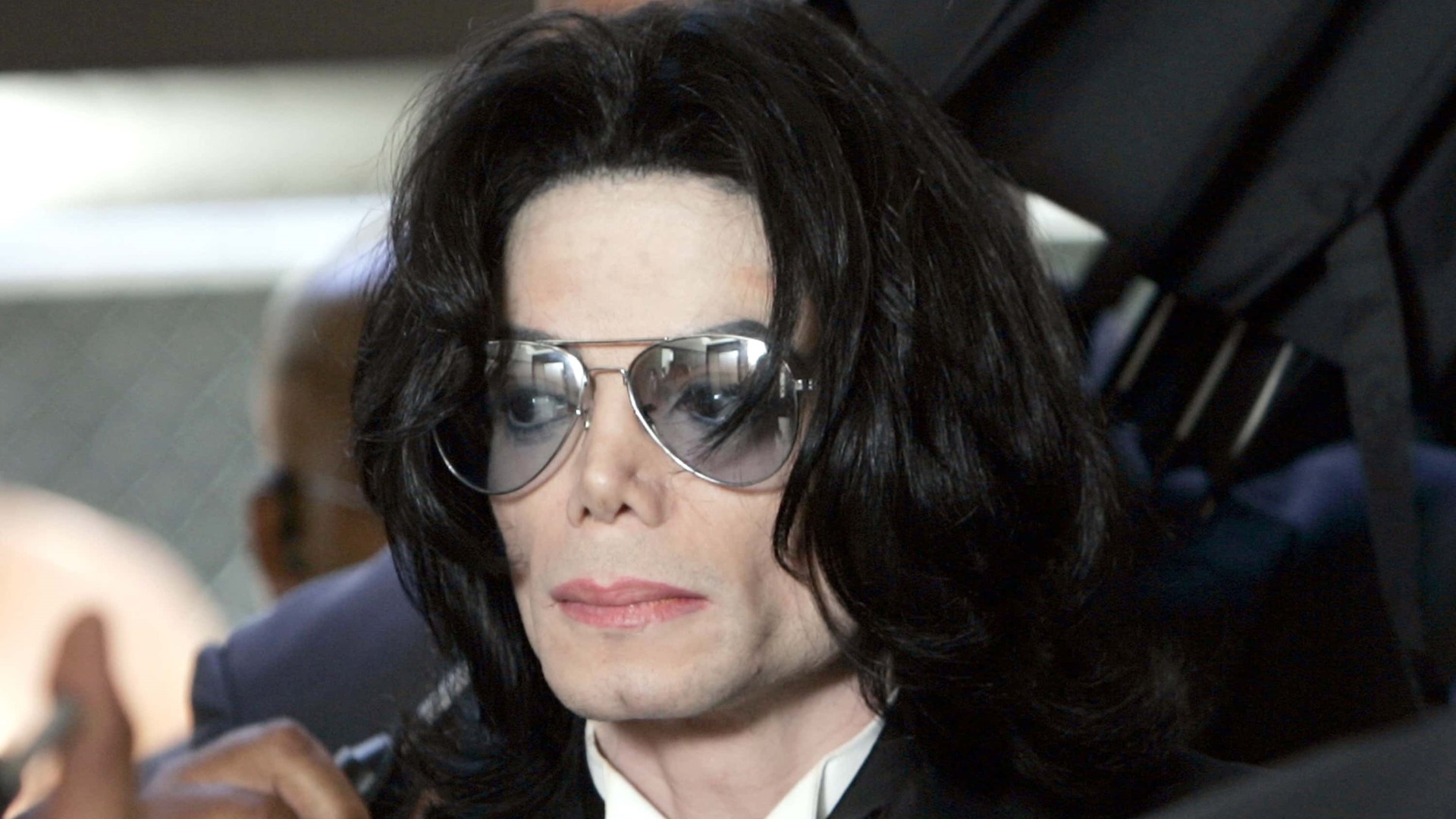 Does Michael Jackson Wear A Wig